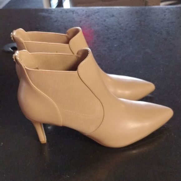 Bandolino shoes - Picture 1 of 6